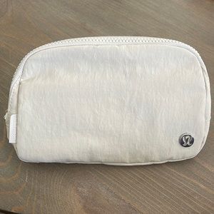 Lululemon everywhere belt bag in White Opal